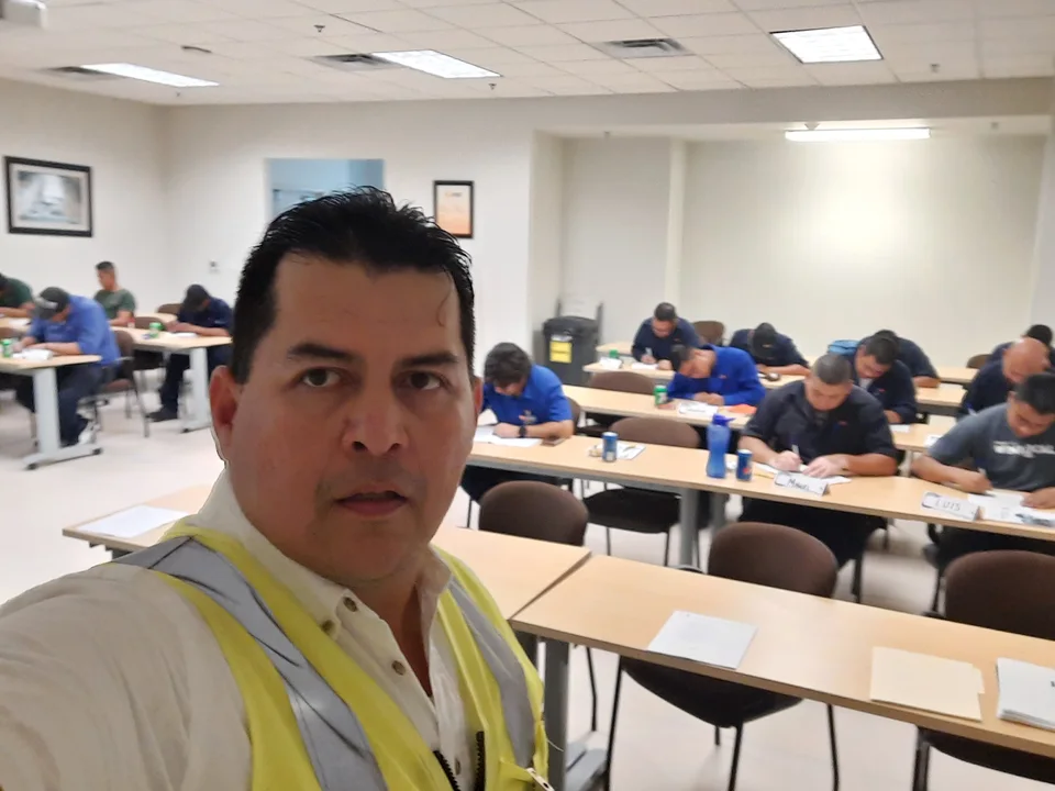 Andrés Espinoza durante una capacitación